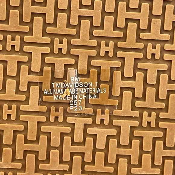 TOMMY HILFIGER, DAVIDSON-T MEN’S LIGHT BROWN FLIP FLOPS, SIZE 9M - Picture 13 of 15